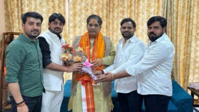 साहिबाबाद विधानसभा के विधायक सुनील शर्मा को उत्तर प्रदेश सरकार में कैबिनेट मंत्री बनाए जाने पर भाजपा किसान मोर्चा के जिला मंत्री अतुल पंडित ने लखनऊ आवास पर जाकर शुभकामनाएं दी 20 IMG 20240306 WA0003