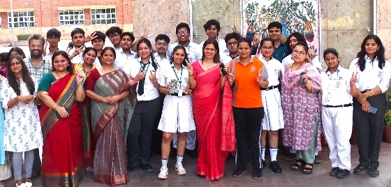 DPS Greater Noida West School : DPS ग्रेटर नोएडा वेस्ट के छात्रों ने उड़ाई सफलता की ऊँची उड़ान — बोर्ड परीक्षा 2025 में रचा इतिहास, आरव मल्होत्रा ने 100% अंक लाकर मारी बाज़ी, विद्यालय बना श्रेष्ठता का प्रतीक 1 Group Picture