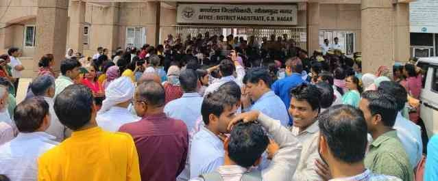 Shikshak Aanadlan News : “पुरानी पेंशन दो या संघर्ष लो!”, गौतमबुद्धनगर में गूंजा शिक्षकों का हुंकार, हजारों शिक्षक बीएसए कार्यालय पर धरने पर डटे, सरकार से बोले – अब नहीं सहेंगे अपमान 2 JPEG 20250502 110509 820911102750146006 converted