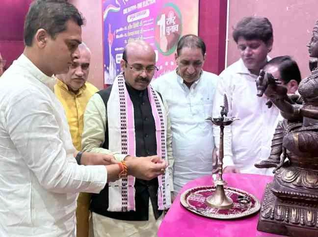 BJP One Election One Nation News : "चुनाव का एक सुर, देश का एक भविष्य, ग्रेटर नोएडा में 'एक राष्ट्र, एक चुनाव' पर हुआ ऐतिहासिक प्रबुद्ध समागम सम्मेलन, जन-जन में पहुंचा विकसित भारत का संकल्प" 3 JPEG 20250505 173258 4859267277229628594 converted