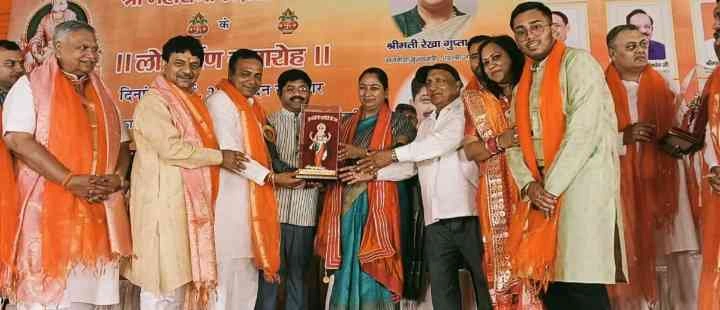 Breaking News CM Delhi Visit : “ग्रेटर नोएडा को मिला वैश्य समाज का गौरव धरोहर, मुख्यमंत्री रेखा गुप्ता और मंत्री नंद गोपाल गुप्ता 'नंदी' ने किया श्री महाराजा अग्रसेन भवन का भव्य उद्घाटन, मूर्ति अनावरण से पत्रिका विमोचन तक साक्षी बना शहर” 3 JPEG 20250505 211514 1675780956201042319 converted