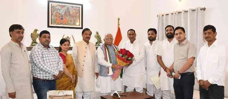 Greater Noida West News : “ग्रेटर नोएडा वेस्ट की मेट्रो को मिली दिल्ली दरबार में मजबूती, मनोहर लाल खट्टर से मुलाकात में उठीं 24 गांवों के किसानों की पीड़ा और मेट्रो कनेक्टिविटी की गुहार, विकास की गूंज केंद्र तक पहुंची”, सांसद-विधायक की जोड़ी ने दिखाई ताकत 2 JPEG 20250506 153155 4794244401773224025 converted