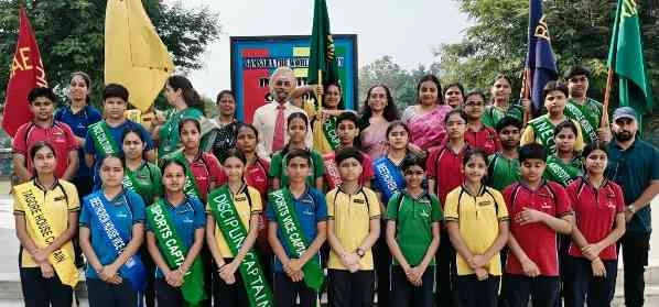 Samsara School News : समसारा विद्यालय में सत्र 2025-26 का भव्य अलंकरण समारोह सम्पन्न, छात्र परिषद को सौंपी गई जिम्मेदारियाँ, 1971 युद्ध के वीर कर्नल इकबाल सिंह सोनी बने प्रेरणा स्रोत 1 JPEG 20250509 172537 3279848677593086282 converted