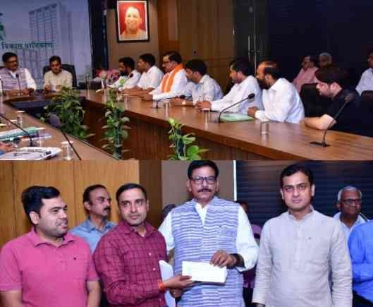 Greater Noida Authority News : 25 साल बाद बिरौंडा के 30 किसानों को मिला आबादी भूखंड, ड्रा प्रक्रिया की वीडियोग्राफी, विधायक धीरेंद्र सिंह बोले - प्राधिकरण की पारदर्शिता काबिल-ए-तारीफ, प्राधिकरण कार्यालय में हुआ आवंटन, किसानों ने जताया आभार, जल्द होगी लीज डीड की प्रक्रिया पूरी 1 JPEG 20250509 181849 5682022435610304252 converted