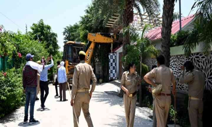 Breaking News : नोएडा में नदियों के किनारे फार्म हाउसों का 'सपनों का महल' अब बन गया मुसीबत का पहाड़, प्राधिकरण ने पकड़ी सख्ती की राह, एरियल मैपिंग से होगा भांडा फोड़, नोटिस की गूंज से कांपे अवैध निर्माण! 1 JPEG 20250510 102024 3534684155244593416 converted
