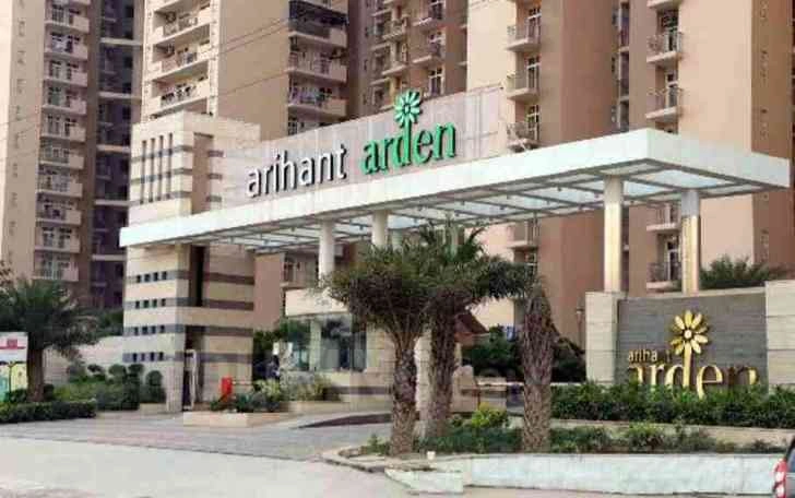 Greater Noida West News : इस सोसाइटी में हादसा सोसाइटी की ऊपरी मंजिल से गिरा प्लास्टर, 'करोड़ों का घर, कंक्रीट का कहर!', लग्जरी लिविंग पर लगा 'मेंटेनेंस' का ग्रहण, दो कारें बनीं चकनाचूर!, क्या आपकी सोसाइटी भी है खतरे की जद में? 1 JPEG 20250514 085514 5802082684723971486 converted