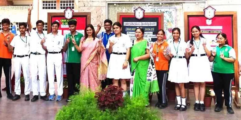 DPS School Knowledge Park 5 News : "सफलता की गाथा, DPS नॉलेज पार्क-V में टॉपर्स और अभिभावकों का भव्य सम्मान, परिवार और विद्यालय की एकता ने रचा इतिहास!", DPS का मंत्र, शिक्षा, संस्कार और सामुदायिक सहयोग!" 1 JPEG 20250514 223454 1114019379696216222 converted