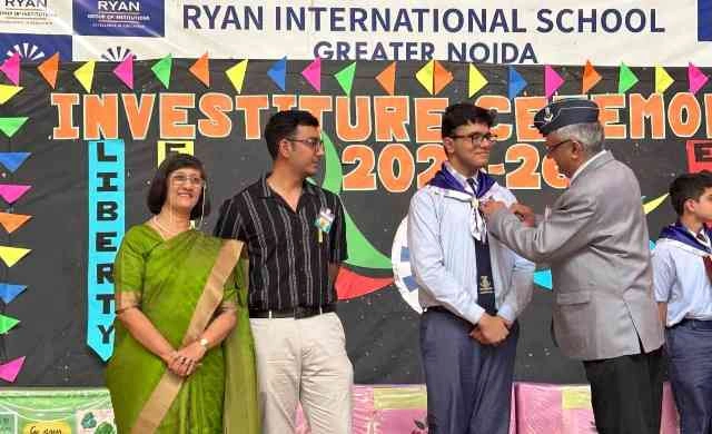 Ryan International School News : “छात्रों की सरकार बनी, कंधों पर जिम्मेदारियाँ आईं, रयान स्कूल में दिखा लोकतंत्र का उत्सव!”, शिक्षा, अनुशासन और नेतृत्व के आदर्श के साथ अलंकरण समारोह में चमकी छात्र संसद की नई रोशनी 2 JPEG 20250515 155819 4612964918122811885 converted