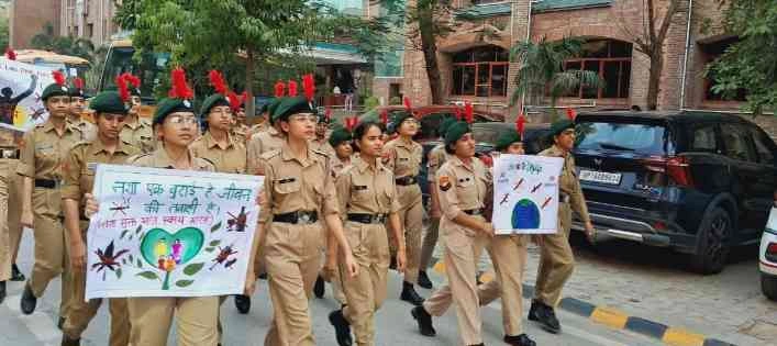 Sharda University News : "शारदा विश्वविद्यालय की नशा मुक्ति रैली, युवा कैडेटों ने उठाया समाज को जागरूक करने का जिम्मा", नशे के खिलाफ युवाओं की हुंकार” 2 JPEG 20250516 144216 174153615638922535 converted
