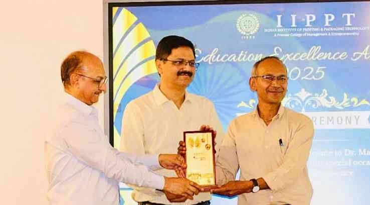 Education Excellent Award : ग्रेटर नोएडा में शिक्षक और साहित्य के क्षेत्र में उत्कृष्ट योगदान देने वाले भगवत प्रशाद शर्मा को मिला "एजुकेशन एक्सीलेंस अवॉर्ड–2025", साहित्य और पत्रकारिता में भी अमिट छाप छोड़ रहे हैं भगवत शर्मा 1 JPEG 20250516 201320 261909279292899054 converted
