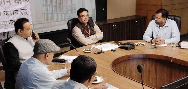 Greater Noida Authority News : फैक्ट्रियों को मिलेगा वैधता का प्रमाणपत्र, ग्रेटर नोएडा में सेक्टरवार शिविरों से बदलेगा औद्योगिक नक्शा, अब बिना रजिस्ट्रेशन नहीं चलेगा कोई कारोबार, यूपी को ट्रिलियन इकोनॉमी की राह पर ले जाने की तैयारी शुरू 1 JPEG 20250521 095925 2794445688557802458 converted