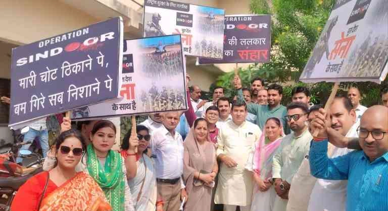 BJP Dadri News : “ऑपरेशन सिंदूर” की गूंज और तिरंगे का सम्मान, ग्रेटर नोएडा में भाजपाइयों ने निकाली ऐतिहासिक तिरंगा शौर्य यात्रा, सेना को दी सलामी, गूंजा 'भारत माता की जय'हजारों लोगों की भागीदारी, हाथों में तिरंगा, दिलों में गर्व, दादरी और कासना की सड़कों पर देशभक्ति का महापर्व 1 JPEG 20250521 181701 3878905691124102492 converted