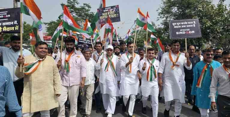 BJP Jewar News : "ऑपरेशन सिंदूर" की सफलता पर जेवर में देशभक्ति की लहर, बीजेपी ने कासना में निकाली भव्य तिरंगा यात्रा, गूंजे 'भारत माता की जय' और 'पाकिस्तान मुर्दाबाद' के नारे 3 JPEG 20250521 185509 8296701744994356427 converted