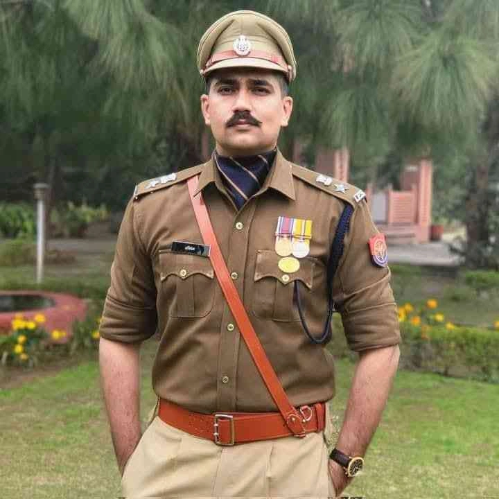IPS Abhishek Yadav News : खाकी के शेर की दास्तां, कभी थे इनकम टैक्स इंस्पेक्टर, आज हैं एनकाउंटर स्पेशलिस्ट IPS अभिषेक यादव!, दरोगा हत्याकांड में लिया था बदला, मिल चुके हैं तीन बड़े पुलिस मेडल🏅 4 JPEG 20250529 153530 101055714893418183 converted