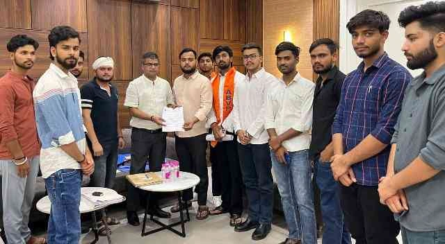 ABVP News : सुरक्षा की गंभीर चिंता, अखिल भारतीय विद्यार्थी परिषद ने ग्रेटर नोएडा के Knowledge Park क्षेत्र में शराब के ठेकों के खिलाफ आवाज उठाई, डीएम को ज्ञापन 1 JPEG 20250610 171945 3608249437223616263 converted