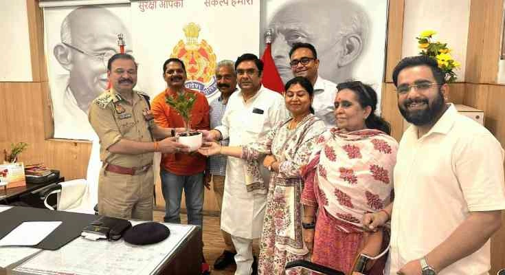 Noida News : नोएडा सिटीजन फोरम ने अतिरिक्त पुलिस कमिश्नर से की मुलाकात!, शहर की सुरक्षा और कानून-व्यवस्था को लेकर हुई महत्वपूर्ण चर्चा, अतिरिक्त पुलिस कमिश्नर (कानून-व्यवस्था) डॉ. राजीव नारायण मिश्रा से शिष्टाचार भेंट की 1 JPEG 20250610 184130 6518433117639600367 converted