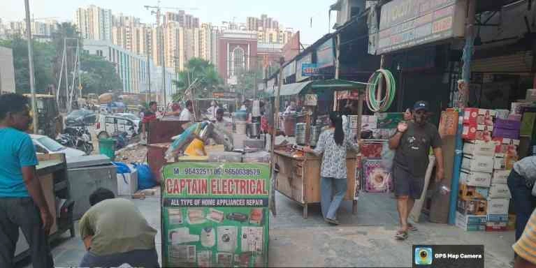 Greater Noida Authority News : "ग्रेटर नोएडा में अवैध ठेलियों पर चला बुलडोजर, टेकजोन-4 से लेकर इकोटेक-3 तक सख्त एक्शन, रेहड़ी-पटरी वालों में मचा हड़कंप" 1 JPEG 20250611 073700 4068033621144039292 converted