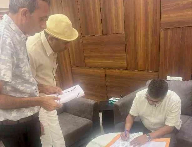 Jewar Airport News : जेवर एयरपोर्ट विस्तार के लिए जनगणना कार्य में शिक्षकों की ड्यूटी, शिक्षक संघ ने मांगा उचित मानदेय और अवकाश 1 JPEG 20250611 073700 6502325090522353852 converted