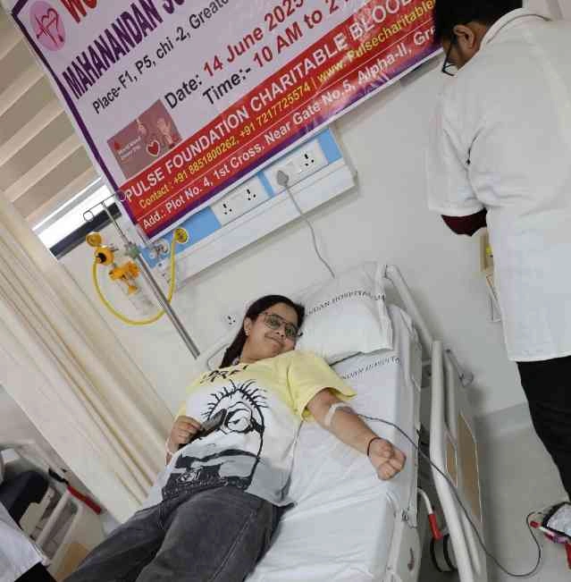 Mahanandan Hospital News : मानवता की नब्ज बनी महानंदन हॉस्पिटल की पहल, विश्व रक्तदान दिवस पर 33 यूनिट रक्त संग्रहीत, चिकित्सा स्टाफ बना मिसाल 2 JPEG 20250615 135244 7742471910494137339 converted