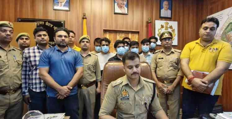 Breaking News : “अपहरण का झूठा नाटक, करोड़ों की सट्टेबाजी और अंतरराष्ट्रीय कनेक्शन”, ग्रेटर नोएडा में पुलिस ने पकड़ा हाईटेक ऑनलाइन सट्टा गिरोह, खुद को अगवा बताकर वसूलना चाहते थे फिरौती, दुबई-थाईलैंड से था ऑपरेशन कनेक्शन 1 JPEG 20250615 180312 2078923107026313829 converted