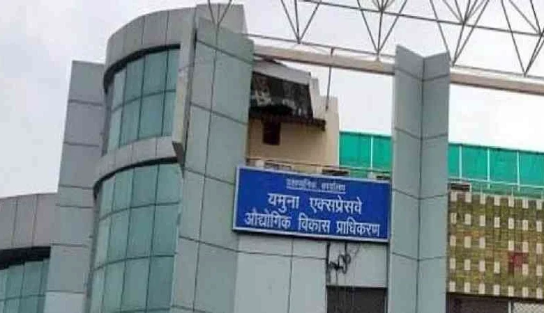 Yumana Authority News : यमुना प्राधिकरण की ऐतिहासिक 85वीं बैठक, किसानों से लेकर कारोबारी तक, हर वर्ग के लिए आई विकास की सौगातें, बदलेगा नोएडा-मथुरा-अलीगढ़ का भविष्य! 1 JPEG 20250618 110918 4132308442216024352 converted
