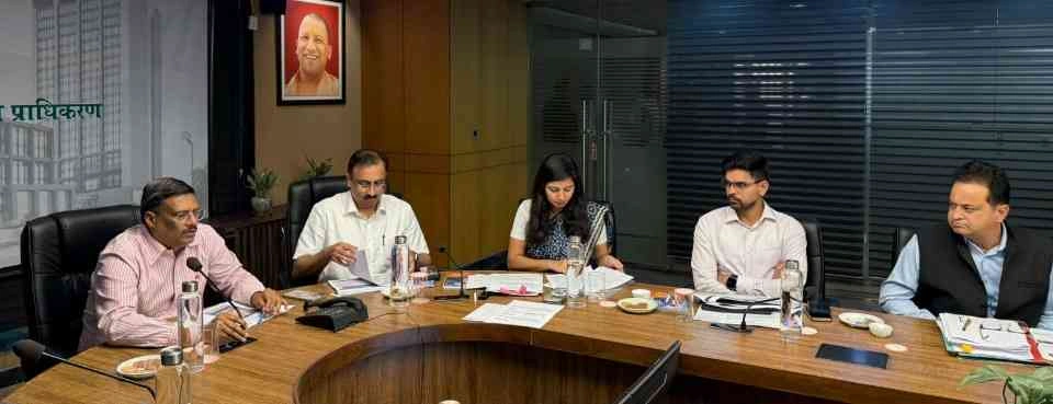 Greater Noida Authority News : “अब पंजीकरण नहीं तो भूखंड नहीं!”, औद्योगिक प्राधिकरणों की सख्त समीक्षा में बोले प्रमुख सचिव आलोक कुमार, फैक्ट्री एक्ट में पंजीकरण अनिवार्य, निर्माण नहीं तो निरस्त होगा प्लॉट, निवेश व रोजगार को रफ्तार देने की रणनीति तेज 2 JPEG 20250618 200405 1206273986490048194 converted