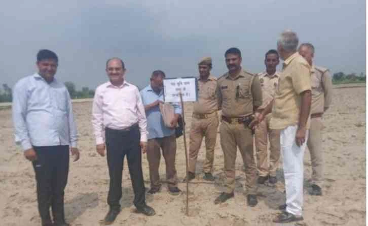DM Breaking News : गौतमबुद्ध नगर प्रशासन का बड़ा वार, 2240 बीघा ग्रामसभा भूमि भू-माफियाओं से मुक्त!, मकनपुर खादर में वर्षों से कब्जा जमाए माफियाओं पर चला बुलडोजर, न्याय और विकास के रास्ते खुलने की नई शुरुआत 1 JPEG 20250620 195352 7435332332939594185 converted