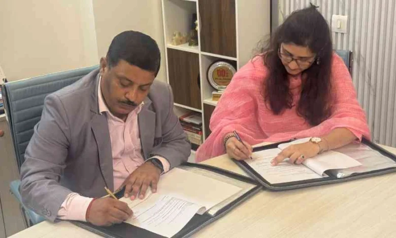 GNIOT College News : विधि शिक्षा को दी हकीकत की उड़ान!, GNALSAR और Trayambak & VIAdroit Law Firm के बीच ऐतिहासिक समझौता, छात्रों को मिलेगी लाइव केस अनुभव और प्रोफेशनल मेंटरशिप की सौगात 1 JPEG 20250623 220340 2605674363588471961 converted