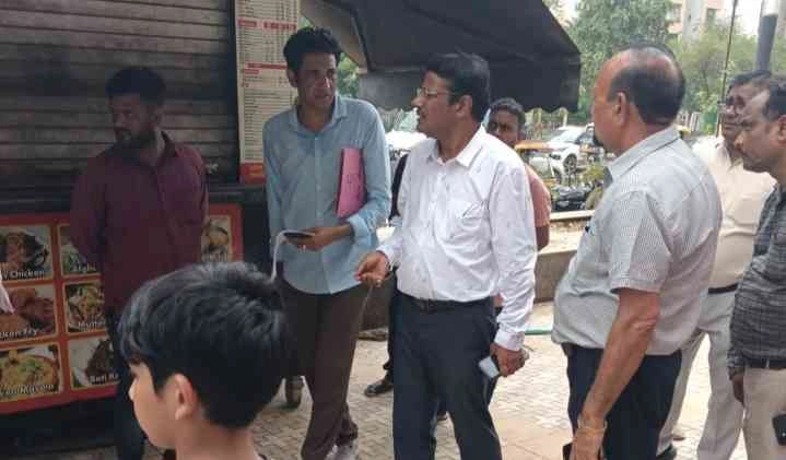 Greater Noida Authority News : अवैध कब्जों पर ग्रेटर नोएडा प्राधिकरण का बड़ा एक्शन!, अजनारा होम्स सोसाइटी में 4 अवैध कियोस्क सील, 9 रेहड़ी-पटरी जब्त, असामाजिक तत्वों पर लगाम, निवासियों को मिली राहत 2 JPEG 20250625 193023 837039786821843823 converted
