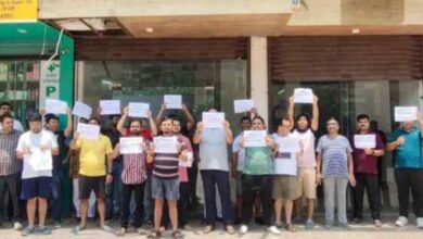 Greater Noida West News : "पांच साल से रजिस्ट्री के इंतज़ार में परेशान इस सोसाइटी के खरीदारों का गुस्सा फूटा, बिल्डर का सेल्स ऑफिस घेरा – बोले, अब भरोसा नहीं सिर्फ रजिस्ट्री चाहिए!" 8 14 07 2025 noida 49 23983672 1