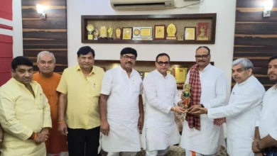 UP Deputy CM Meet RWA Noida : नोएडा के सेक्टर-45 में उप मुख्यमंत्री बृजेश पाठक का ऐतिहासिक स्वागत, फोनरवा अध्यक्ष योगेंद्र शर्मा के आवास पर हुई स्वास्थ्य सेवाओं और विकास पर महत्वपूर्ण चर्चा, स्वास्थ्य सेवाओं और ट्रॉमा सेंटर पर अहम बातचीत 1 Brijesh Pathak converted
