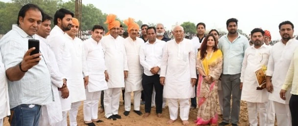 Breaking News : “मिट्टी की खुशबू, पहलवानों का जुनून और विदेशी दांव भी पड़े फीके!”, गिरधरपुर के ऐतिहासिक दंगल में भारतीय शेरों ने दिखाया दम, ईरान-रूस के पहलवान भी रह गए हैरान, गिरधरपुर गांव में लगा कुश्ती का महाकुंभ, 20 लाख की इनामी कुश्तियों ने बढ़ाया रोमांच, ढाई लाख की भिड़ंत देखने उमड़ा जनसैलाब 2 FB IMG 1779798612142 converted