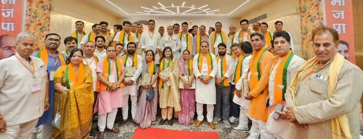 Bjp Organasation News : “बूथ से भारत विजय तक का मंत्र!”, ग्रेटर नोएडा में BJP का दो दिवसीय ‘प्रशिक्षण महाकुंभ’ संपन्न, 2027 मिशन जीतने को कार्यकर्ताओं में भरा गया जोश और संगठन का नया संकल्प, बूथ मैनेजमेंट से “मन की बात” तक, हर विषय पर हुआ गहन प्रशिक्षण 2 IMG 20260517 WA0024 converted