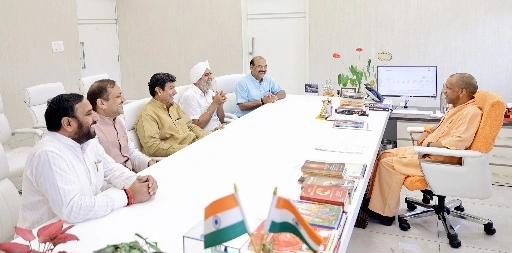 Breaking News : “बजट से लेकर जेवर में बेरहम हत्या तक…, लखनऊ में गरजे शिक्षक विधायक श्रीचंद शर्मा!, मुख्यमंत्री योगी से मुलाकात में शिक्षा, कानून व्यवस्था और सनातन सम्मान पर रखी बड़ी मांगें”, 5 कालिदास मार्ग पर हुई अहम मुलाकात, दो ज्वलंत मामलों पर सीएम से की सख्त कार्रवाई की मांग, शिक्षक राजनीति में फिर मिला भरोसा 2 IMG 20260527 WA0017 converted