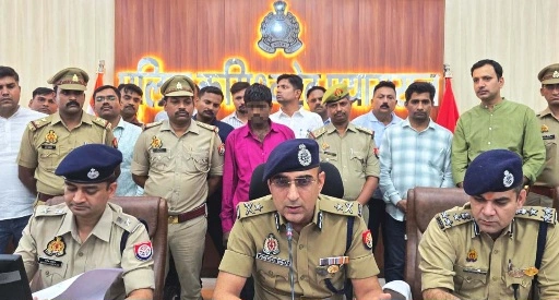 UP Police News : “घर के चार शव, करोड़ों के गहने और दोस्ती में खून!, प्रयागराज हत्याकांड का सनसनीखेज खुलासा, बेटे पर परिवार की हत्या का आरोप, फिर साथी ने ही कर दिया उसका अंत, 24 घंटे में खुलासे का दावा, आरोपी मित्र हिरासत में, 1.5 करोड़ रुपये के गहनों की चर्चा 1 20260603 212754 converted