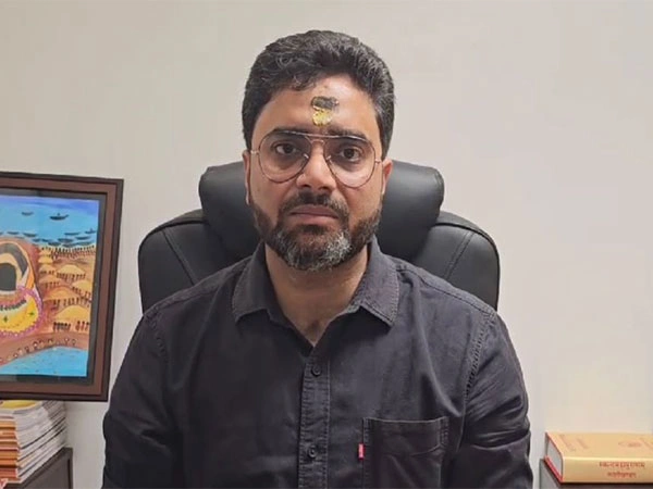 Breaking News : उत्तर प्रदेश के प्रशासनिक गलियारों में बड़ा बदलाव! 36 पीसीएस अफसरों की मेहनत रंग लाई, YEIDA के ओएसडी शैलेन्द्र भटिया, मेरठ मंडल के अपर आयुक्त अमित सिंह समेत कई अधिकारी बने IAS, प्रदेश में खुशी और बधाइयों की लहर 4 ANI 20240406232943 converted