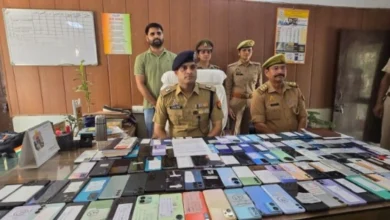 Breaking News : “मोबाइल गया समझो गया”… लेकिन सेंट्रल नोएडा पुलिस ने बदल दी कहानी!, 6 साल में गुम हुए 121 फोन खोज निकाले, 35 लाख की ‘खोई दुनिया’ फिर लौटी मालिकों के हाथों में, CEIR तकनीक और सर्विलांस टीम का कमाल, एडीसीपी स्वतंत्र सिंह ने दी जानकारी 4 IMG 20260602 WA0016 860x397 converted