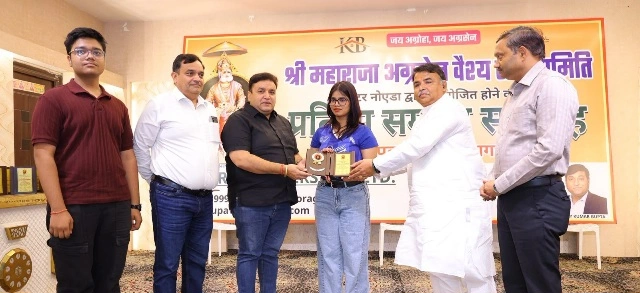 Big News : अग्रसेन भवन में प्रतिभाओं का महाकुंभ!, मेधावी बच्चों पर बरसी सम्मान की बारिश, वैश्य समाज ने शिक्षा और संस्कारों का रचा नया इतिहास, Avora Builders Pvt. Ltd. "K B Central" के सहयोग से आयोजित प्रतिभा सम्मान समारोह-2026 बना प्रेरणा का मंच, 50 से अधिक होनहार छात्र-छात्राओं को किया गया सम्मानित 2 IMG 20260606 WA0023 converted