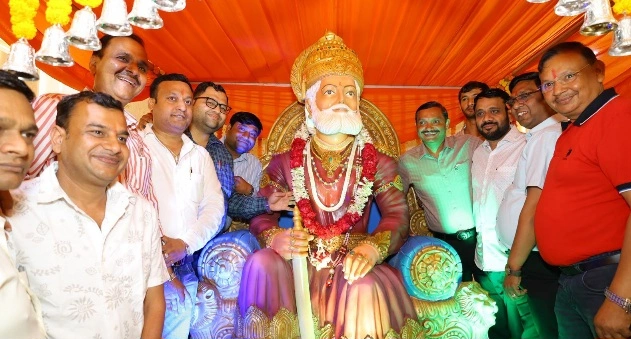 Big News : अग्रसेन भवन में प्रतिभाओं का महाकुंभ!, मेधावी बच्चों पर बरसी सम्मान की बारिश, वैश्य समाज ने शिक्षा और संस्कारों का रचा नया इतिहास, Avora Builders Pvt. Ltd. "K B Central" के सहयोग से आयोजित प्रतिभा सम्मान समारोह-2026 बना प्रेरणा का मंच, 50 से अधिक होनहार छात्र-छात्राओं को किया गया सम्मानित 1 IMG 20260606 WA0024 converted