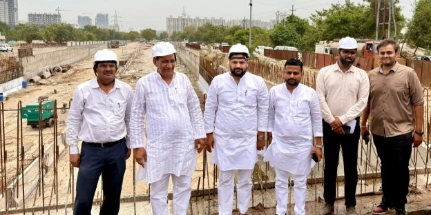 Big Breaking News : अब नहीं लगेगा घंटों का जाम!, चार मूर्ति अंडरपास पर दिवाली का ‘गिफ्ट’, विधायक तेजपाल नागर ने किया निरीक्षण, बोले—90 करोड़ की परियोजना बदलेगी ग्रेटर नोएडा वेस्ट की तस्वीर और रफ्तार, निरीक्षण के दौरान विधायक ने परखी गुणवत्ता और प्रगति 1 IMG 20260616 WA0034 converted