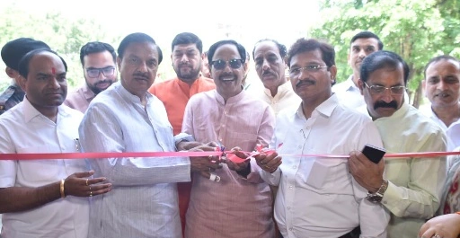 Noida MP News : विकास के 12 साल, उपलब्धियों की मिसाल! नोएडा में सजी तीन दिवसीय भव्य प्रदर्शनी, ‘सेल्फी विद पीएम’ बना आकर्षण का केंद्र, योजनाओं से रूबरू हुए हजारों लोग, केंद्र सरकार के 12 वर्ष पूरे होने पर गौतमबुद्धनगर में विकास महाकुंभ का आगाज, सांसद डॉ. महेश शर्मा ने किया शुभारंभ, सरकारी योजनाओं और उपलब्धियों की दिखी शानदार झलक 2 IMG 20260618 WA0020 converted