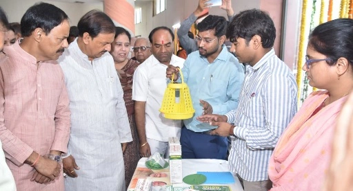 Noida MP News : विकास के 12 साल, उपलब्धियों की मिसाल! नोएडा में सजी तीन दिवसीय भव्य प्रदर्शनी, ‘सेल्फी विद पीएम’ बना आकर्षण का केंद्र, योजनाओं से रूबरू हुए हजारों लोग, केंद्र सरकार के 12 वर्ष पूरे होने पर गौतमबुद्धनगर में विकास महाकुंभ का आगाज, सांसद डॉ. महेश शर्मा ने किया शुभारंभ, सरकारी योजनाओं और उपलब्धियों की दिखी शानदार झलक 3 IMG 20260618 WA0021 converted