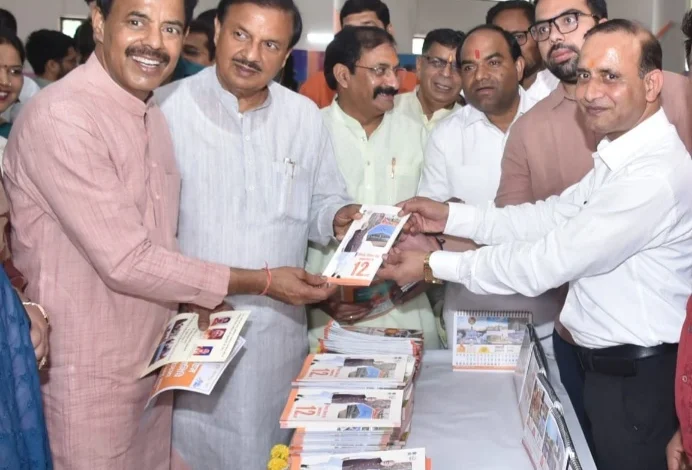 Noida MP News : विकास के 12 साल, उपलब्धियों की मिसाल! नोएडा में सजी तीन दिवसीय भव्य प्रदर्शनी, ‘सेल्फी विद पीएम’ बना आकर्षण का केंद्र, योजनाओं से रूबरू हुए हजारों लोग, केंद्र सरकार के 12 वर्ष पूरे होने पर गौतमबुद्धनगर में विकास महाकुंभ का आगाज, सांसद डॉ. महेश शर्मा ने किया शुभारंभ, सरकारी योजनाओं और उपलब्धियों की दिखी शानदार झलक 1 IMG 20260618 WA0022 converted