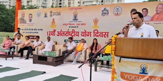 Breaking News : योग से गूंज उठा गौतम बुद्ध नगर, हजारों लोगों ने एक साथ किया प्राणायाम; मंत्री, विधायक, एमएलसी और अधिकारियों ने दिया स्वस्थ जीवन का संदेश, 12वें अंतर्राष्ट्रीय योग दिवस पर दिखी अद्भुत एकजुटता, “YOGA FOR HEALTHY AGEING” थीम के साथ शहीद विजय सिंह पथिक स्टेडियम और नोएडा इंडोर स्टेडियम में उमड़ा जनसैलाब, योगमय हुआ पूरा जनपद 2 IMG 20260621 WA0053