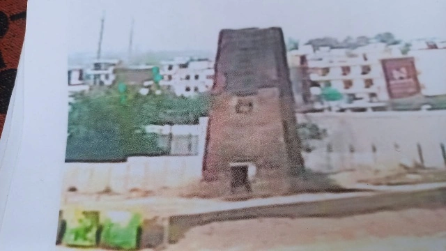 Breaking News : 8 महीने तक दफ्तरों के चक्कर, फिर मुख्यमंत्री जनता दरबार से हाईकोर्ट तक पहुंची लड़ाई!, गुलिस्तानपुर में इन्द्रलोकपुरम में किसान की जमीन, चकरोड और कथित अवैध कॉलोनी मामले में बड़ा मोड़, डीएम ने गठित की संयुक्त जांच समिति, प्राधिकरण के मुख्य कार्यपालक अधिकारी (CEO) को विस्तृत शिकायत भेजी थी 4 1783512638203976 11 converted 1