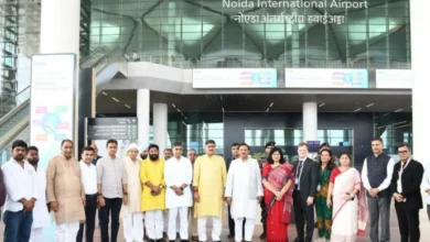 MP Jewar News : लोकसभा हाउसिंग कमेटी ने किया जेवर एयरपोर्ट का गहन निरीक्षण, सांसद डॉ. महेश शर्मा के नेतृत्व में विकास कार्यों की समीक्षा; यात्रियों की सुविधाओं और सुरक्षा व्यवस्थाओं पर विशेष जोर, टर्मिनल से सुरक्षा व्यवस्था तक हर पहलू की हुई समीक्षा 1 FB IMG 1783057357264 converted 1