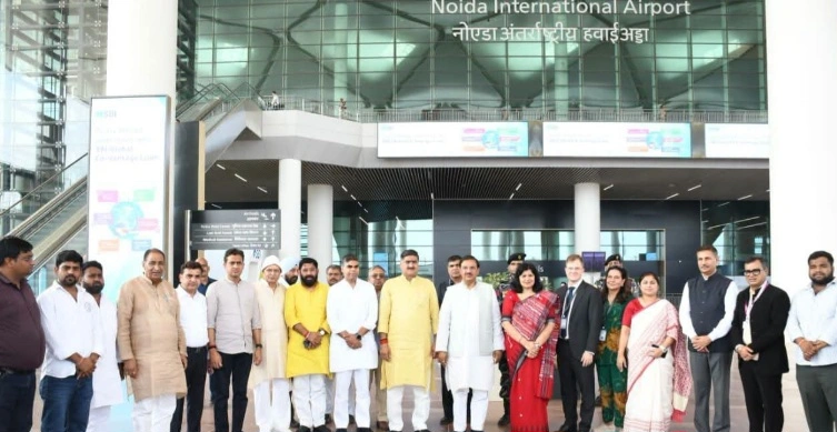 MP Jewar News : लोकसभा हाउसिंग कमेटी ने किया जेवर एयरपोर्ट का गहन निरीक्षण, सांसद डॉ. महेश शर्मा के नेतृत्व में विकास कार्यों की समीक्षा; यात्रियों की सुविधाओं और सुरक्षा व्यवस्थाओं पर विशेष जोर, टर्मिनल से सुरक्षा व्यवस्था तक हर पहलू की हुई समीक्षा 1 FB IMG 1783057357264 converted 1