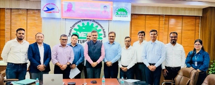YEIDA Authority News : जेवर एयरपोर्ट की उड़ान से पहले YEIDA का बड़ा दांव!, 8 दिग्गज कंपनियों को मिली ज़मीन, ₹3,181 करोड़ का निवेश और 18 हजार से अधिक युवाओं के लिए रोजगार का सुनहरा रास्ता खुला, जेवर एयरपोर्ट के साथ बदलेगी पूरे क्षेत्र की तस्वीर, ऑटोमोबाइल से इलेक्ट्रॉनिक्स तक, कई सेक्टरों में होगा बड़ा निवेश 1 IMG 20260630 WA0032 converted