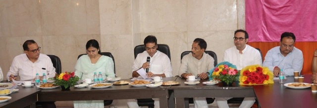 Noida News : बारिश से पहले नोएडा में ‘ऑपरेशन मानसून’ शुरू!, अब नहीं डूबेंगी सड़कें, हॉटस्पॉट पर 24 घंटे तैनात रहेंगे हेवी-ड्यूटी पंप, सीवर बैकफ्लो रोकने के लिए अपनाए जाएंगे आधुनिक तकनीकी उपाय, यातायात प्रभावित न हो, इस पर रहेगा विशेष फोकस, विधायक पंकज सिंह ने अफसरों को दिए सख्त निर्देश 1 IMG 20260708 WA0053 converted