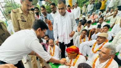 Breaking Farmers News : 15 साल पुराना वादा, 4 प्रतिशत ज़मीन पर अटका इंसाफ!, ग्रेटर नोएडा प्राधिकरण पर किसानों का अनशन, एसीईओ सुमित यादव पहुंचे धरना स्थल, जूस पिलाकर खत्म कराया आंदोलन; एक महीने की मोहलत, फिर अनिश्चितकालीन संघर्ष की चेतावनी, 2011 के समझौते का हवाला, किसानों ने कहा—वादा पूरा करो 4 IMG 20260720 WA0067 1536x1152 converted 1